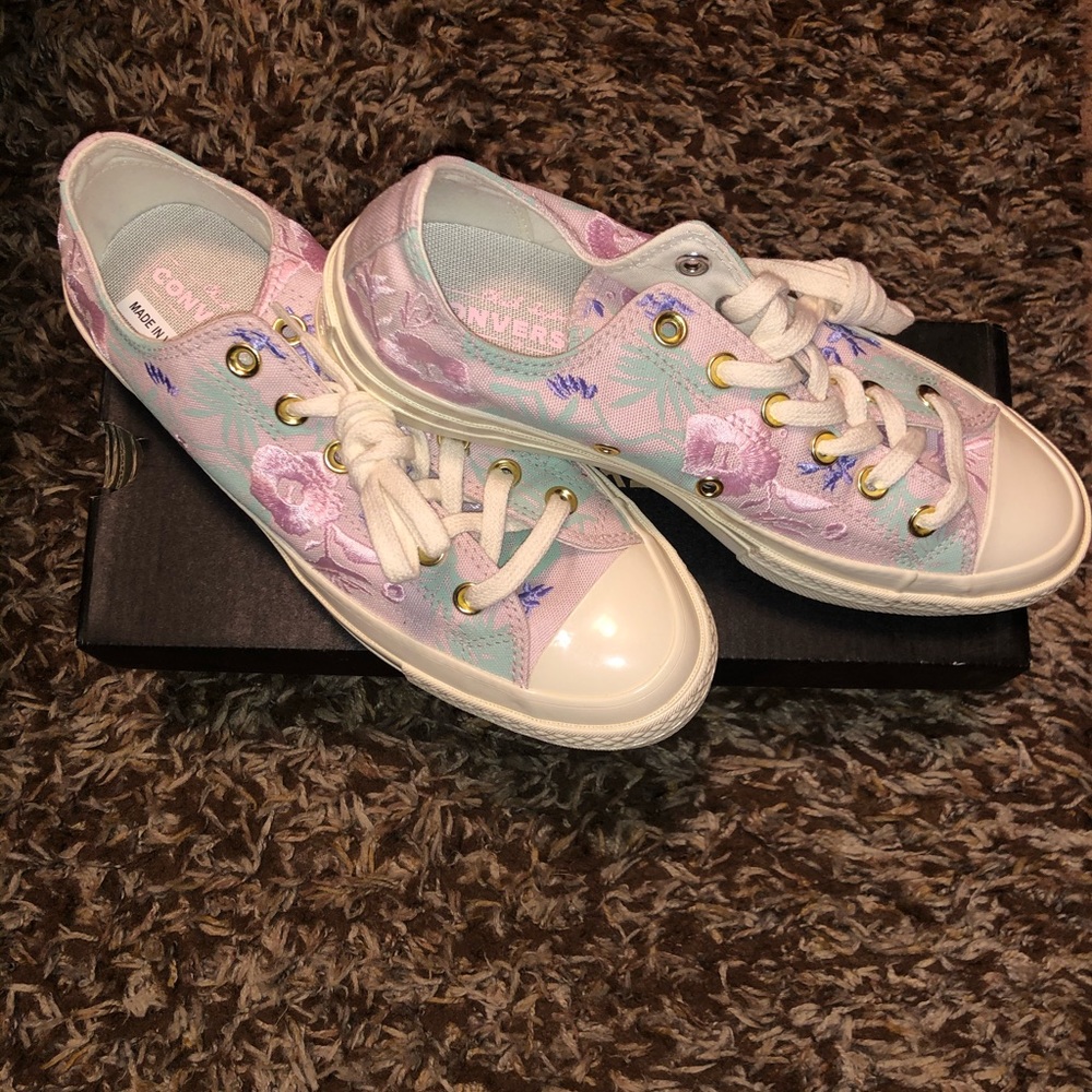 New Converse - Picture 2 of 2
